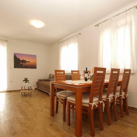 4 Stars Apartments-Pikula 法扎纳 外观 照片