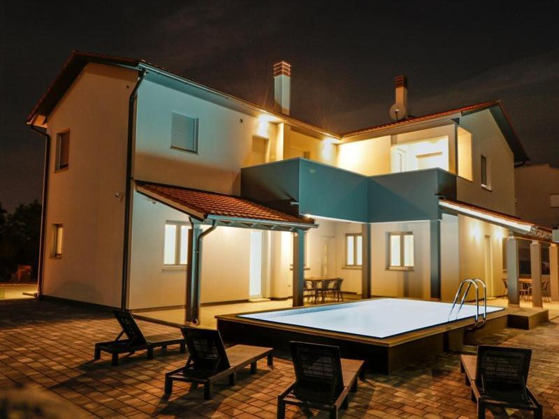 4 Stars Apartments-Pikula 法扎纳 外观 照片