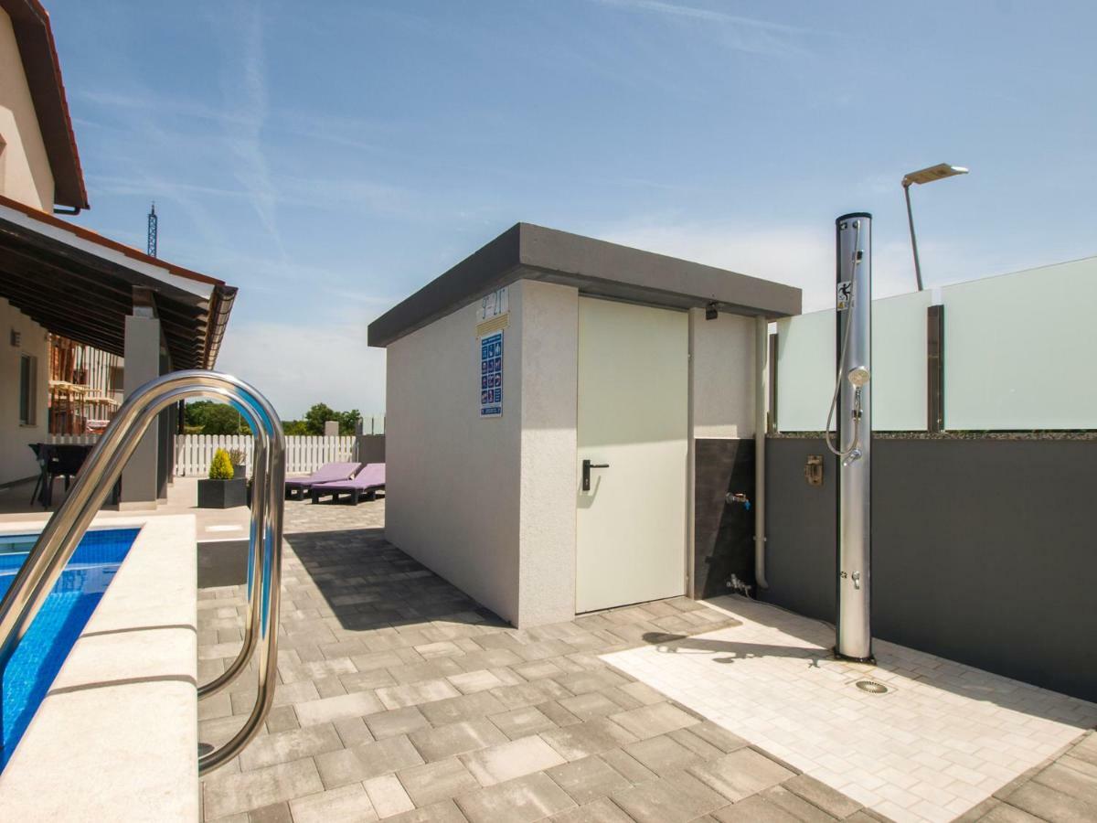 4 Stars Apartments-Pikula 法扎纳 外观 照片