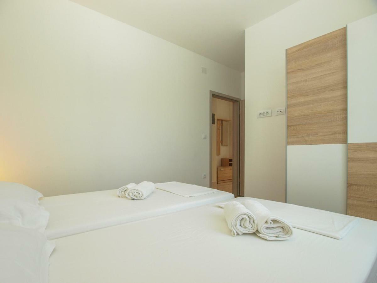 4 Stars Apartments-Pikula 法扎纳 外观 照片