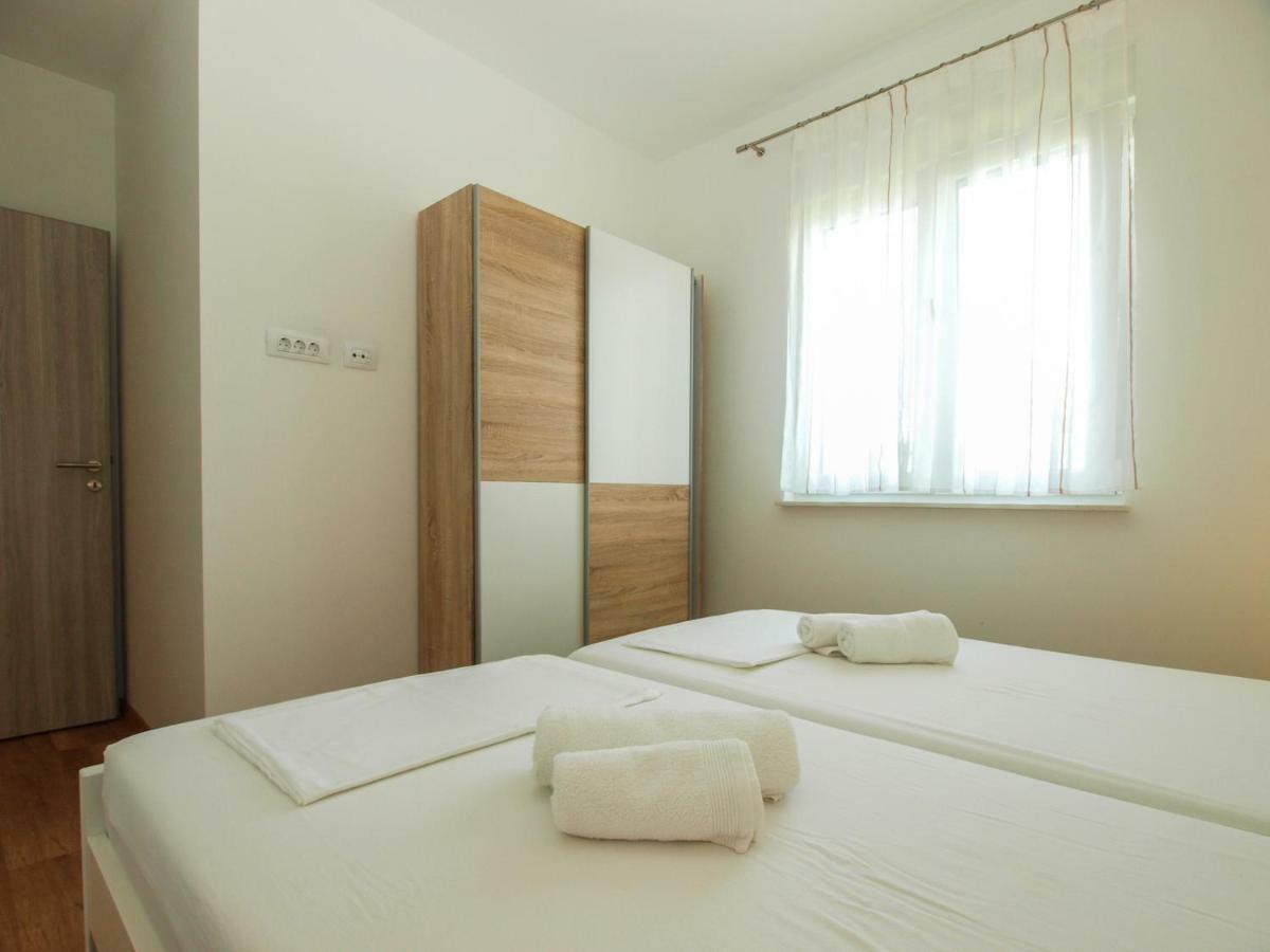 4 Stars Apartments-Pikula 法扎纳 外观 照片