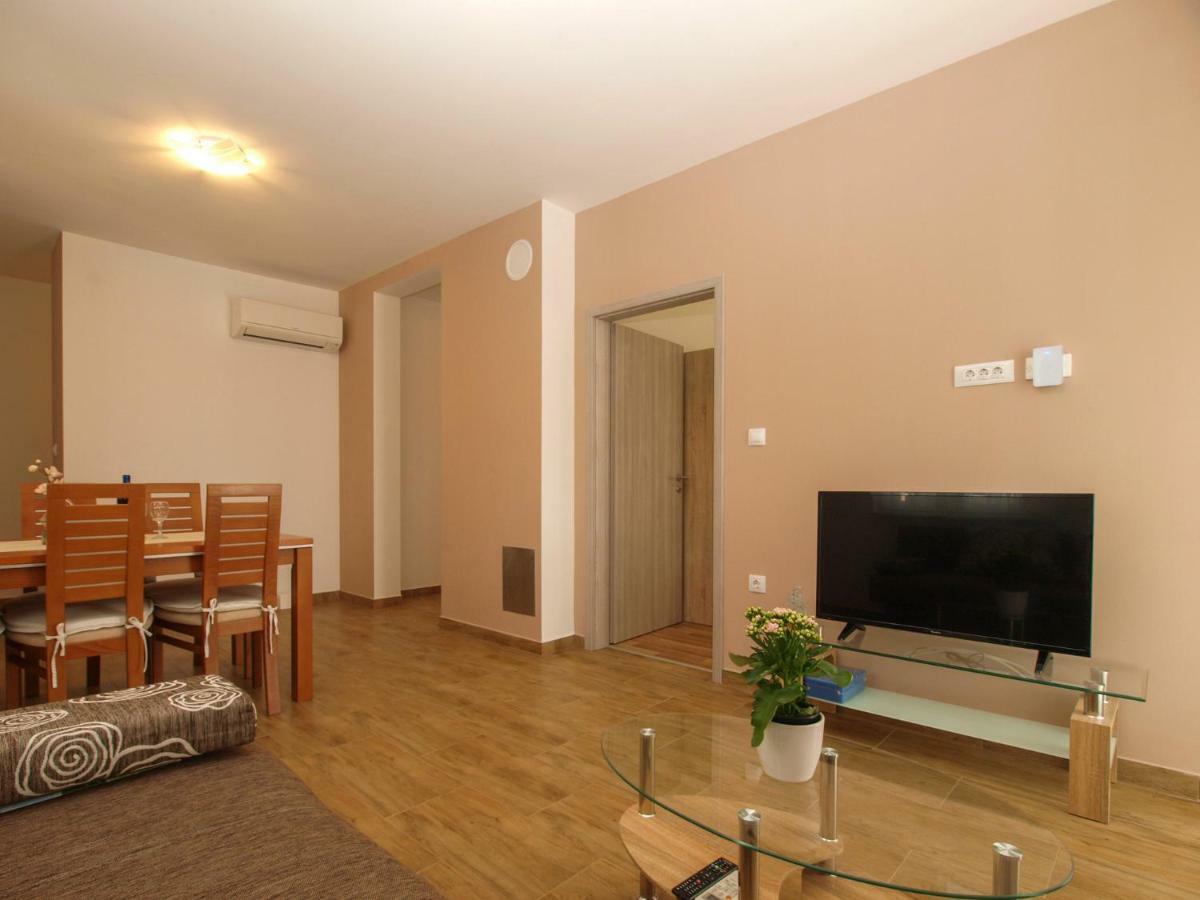 4 Stars Apartments-Pikula 法扎纳 外观 照片