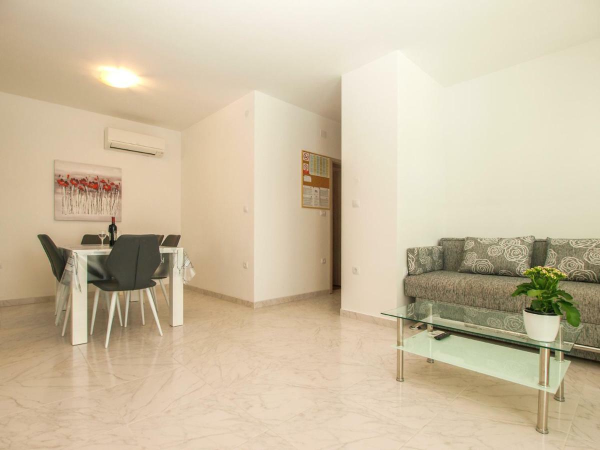 4 Stars Apartments-Pikula 法扎纳 外观 照片