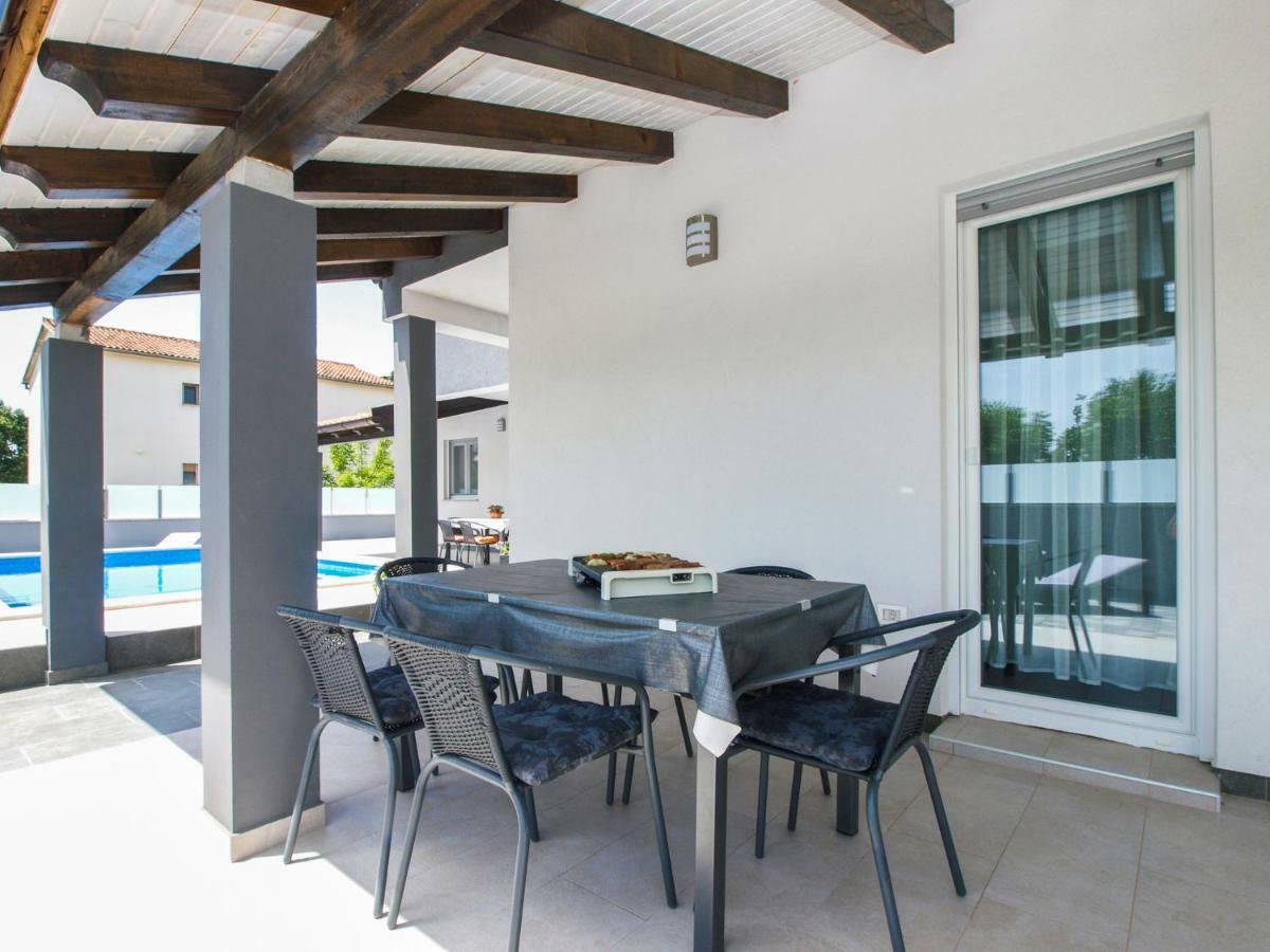 4 Stars Apartments-Pikula 法扎纳 外观 照片
