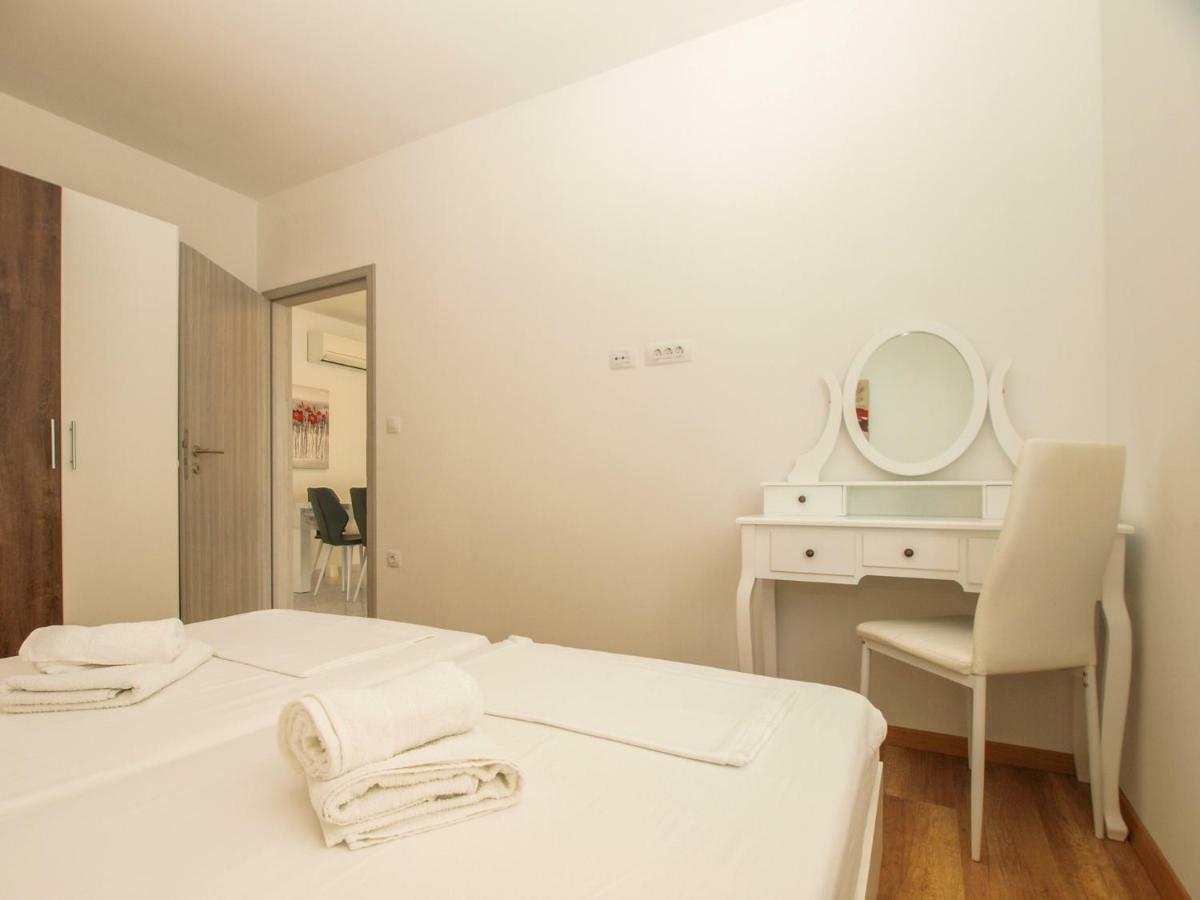 4 Stars Apartments-Pikula 法扎纳 外观 照片