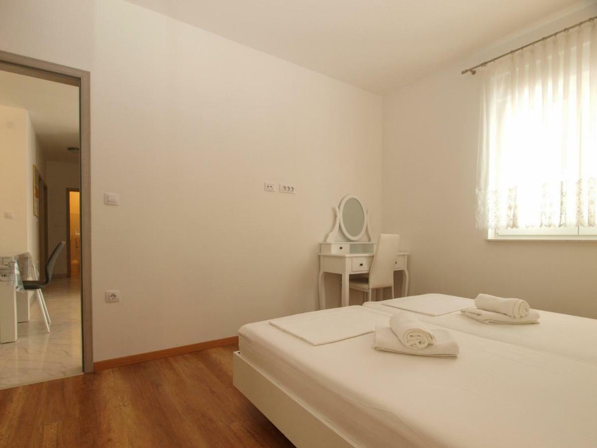 4 Stars Apartments-Pikula 法扎纳 外观 照片
