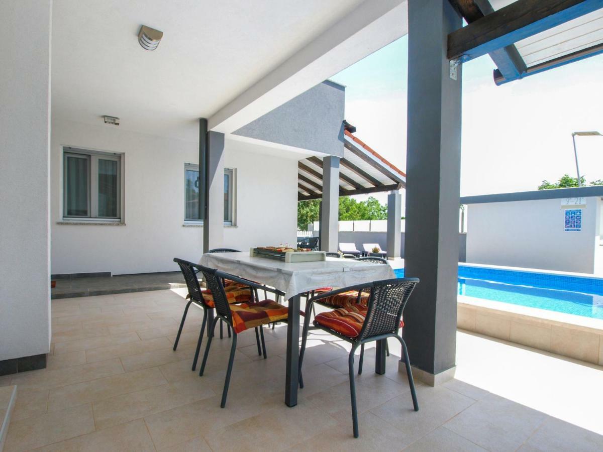 4 Stars Apartments-Pikula 法扎纳 外观 照片