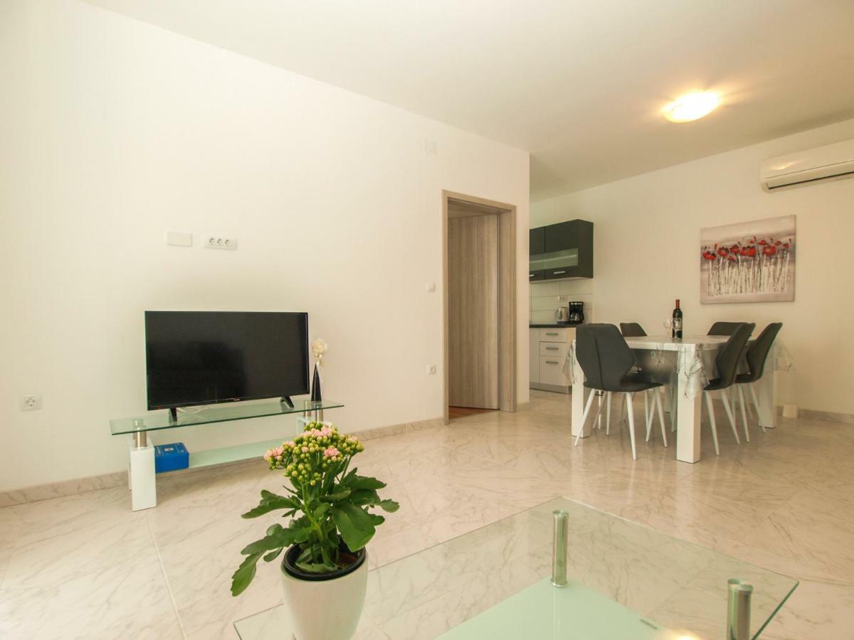 4 Stars Apartments-Pikula 法扎纳 外观 照片