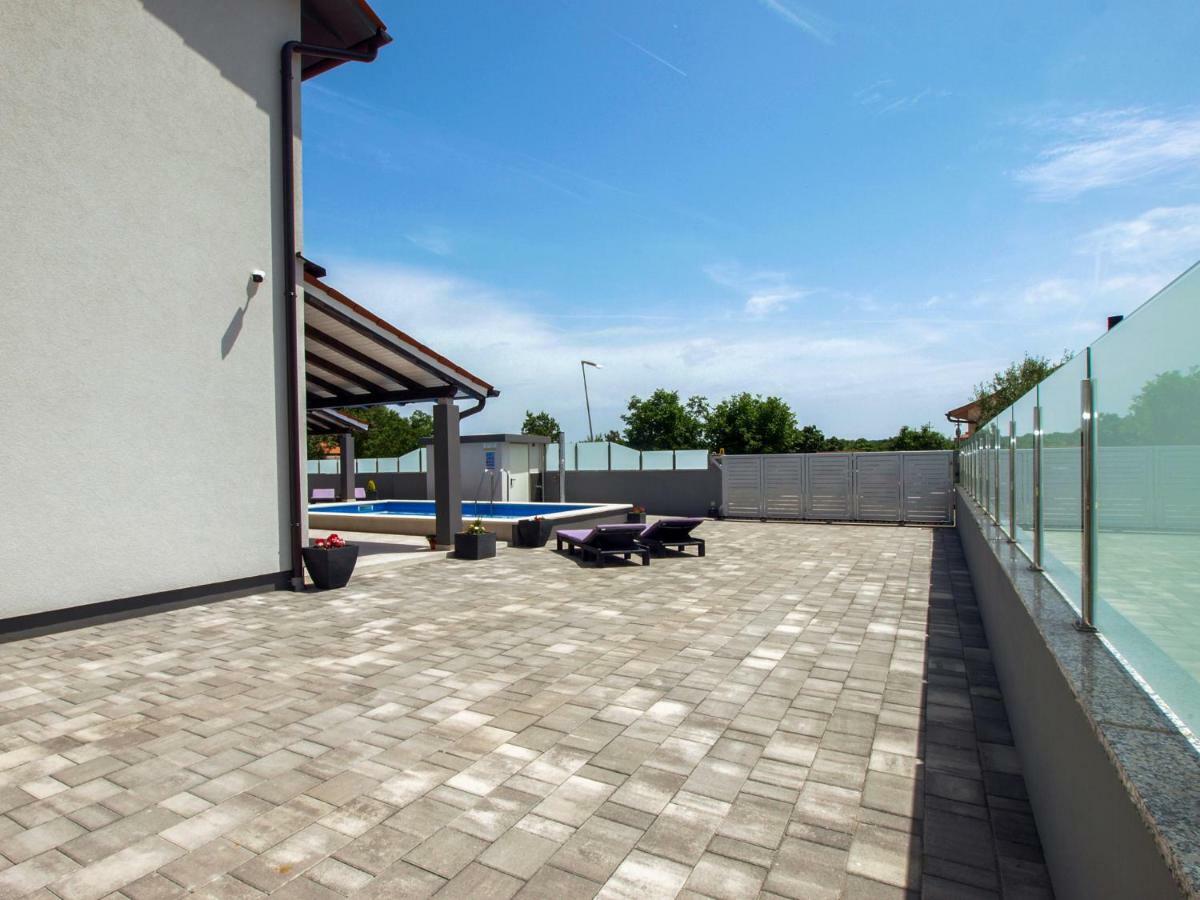 4 Stars Apartments-Pikula 法扎纳 外观 照片