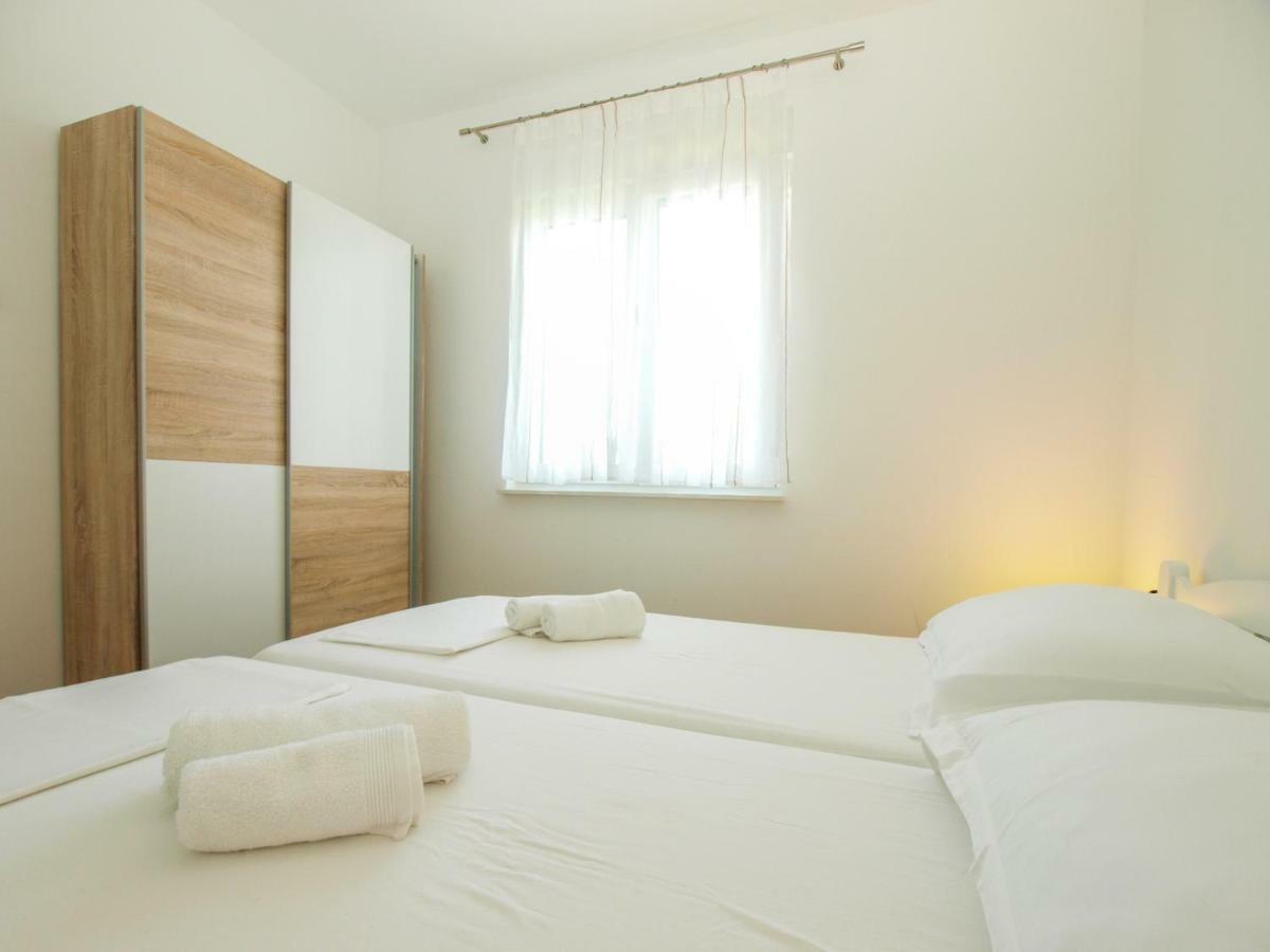 4 Stars Apartments-Pikula 法扎纳 外观 照片