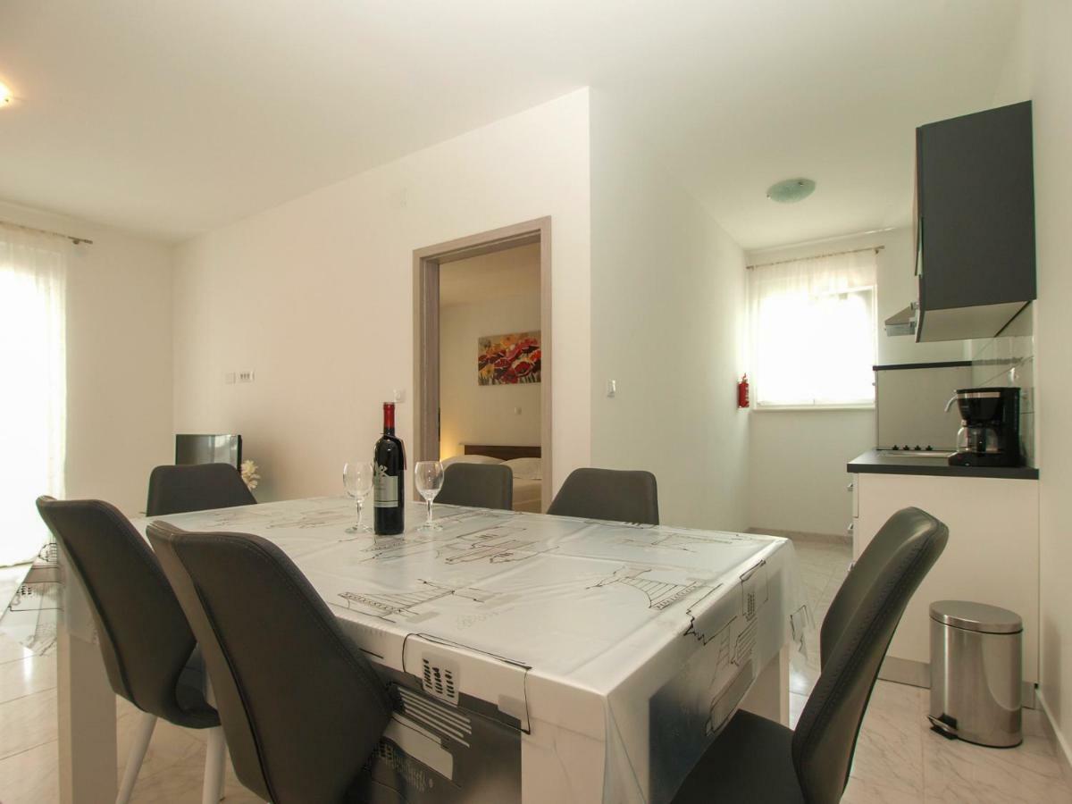 4 Stars Apartments-Pikula 法扎纳 外观 照片