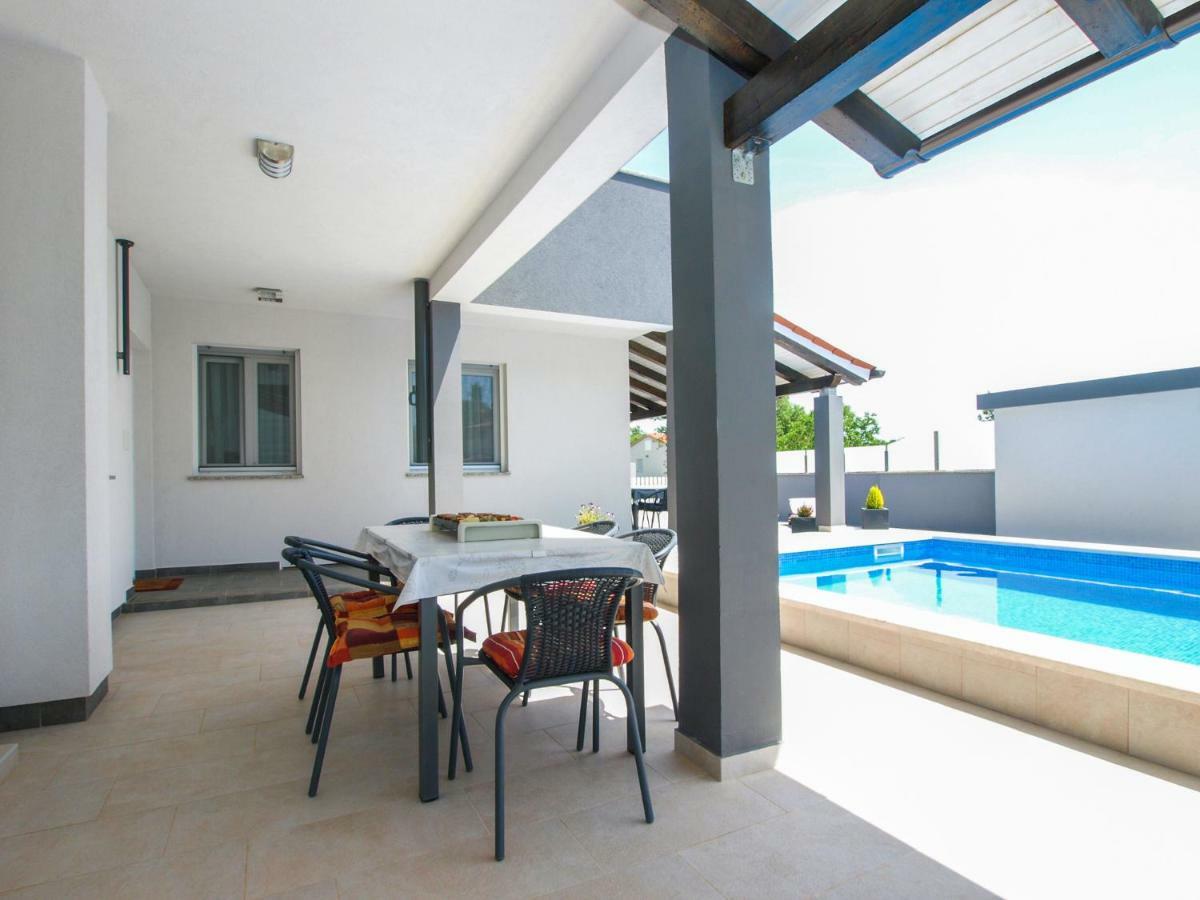 4 Stars Apartments-Pikula 法扎纳 外观 照片